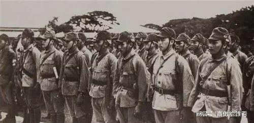 全面失控：跌落神坛的美式潮牌